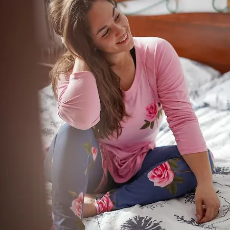 Lägenhet Cozy Nest In The Heart Of